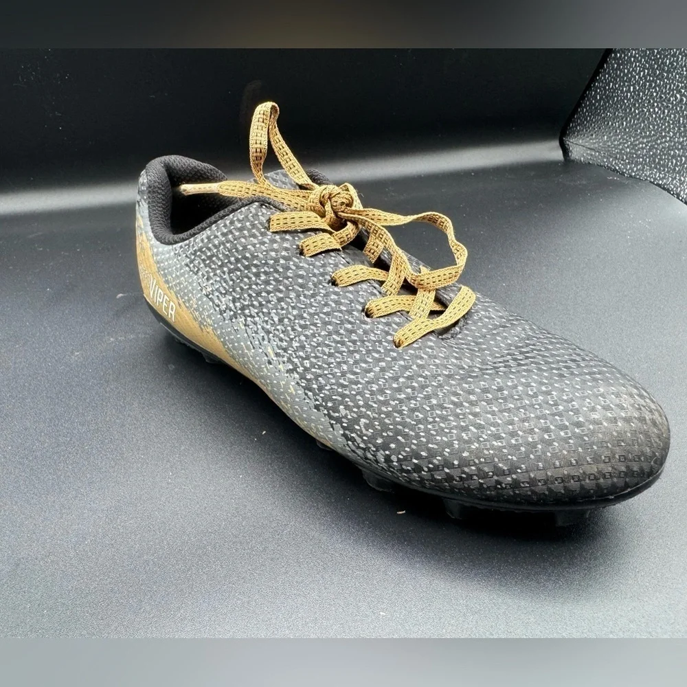 DSG Black and Gray Sneakers Modern Athletic Design